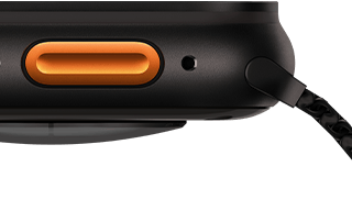 Apple Watch Ultra 3, černá barva, titanové pouzdro, na zadní straně vypouklý snímač, na levém boku akční tlačítko, siréna